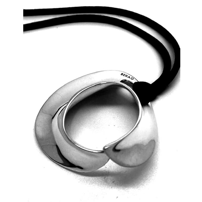 Silver pendant in closed circular shape